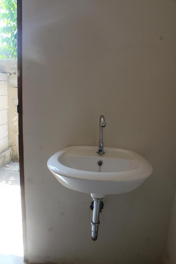 Wl Guesthouse Labuan Bajo Exterior photo